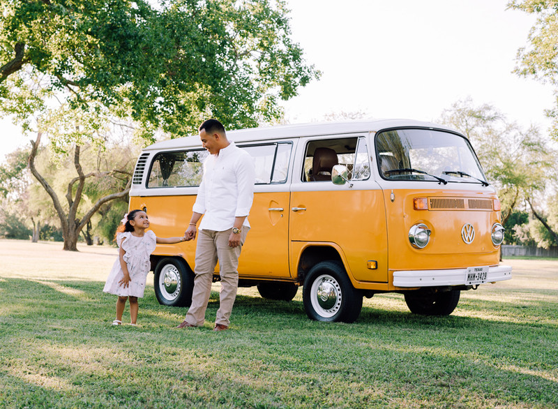 529b90fe-d427-4916-8a51-b9ef539217a4_stevie-the-photo-bus-homepage-7